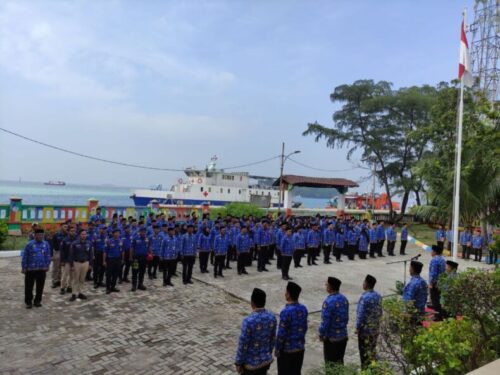 Upacara Peringatan Hari Kesaktian Pancasila berlangsung dengan khidmat, Rabu (01/10/2025) di tingkat Kecamatan Kepulauan Seribu Utara berlangsung di halaman Kantor Camat KSU.