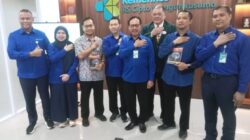 foto bersama Direktur Utama RSCM Supriyanto usai pembukaan rangkaian kegiatan peringatan Hari Stroke Dunia (World Stroke Day) 2025 dengan mengusung tema “Comprehensive Code Stroke Launching: Continuing Care from Pre-Hospital to Stroke Unit” di Gedung Kiara RSCM, Rabu (29/10).