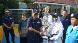 Upacara Peringatan Hari Pahlawan 2025 yang berlangsung di SMP Hang Tuah 2 Jakarta dan penyerahan piagam penghargaan dari berbagai prestasi siswa. (foto: ist)